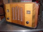 Beautiful 1940s Collectors Radio  l  k  