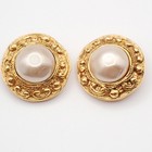 Chanel Cc Logo Imitation Pearl Round Button Earrings Clip-on Ghw France 67rf920