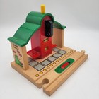 Brio World Lot Stop   Go Station   Crossing Vintage 2001 Wooden Railway Rare