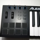 Alesis V25 Usb Midi Keyboard Controller 25 Key 8 Pressure-sensitive Pads Piano