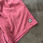 Nwot Mens Vuori Kore Short 7 5  Lined Athletic Hybrid Saltwater Red Salmon L