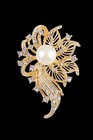 Gold Tone Rhinestone   White Pearl Flower Brooch Pin 6 3cm Cluster Nature