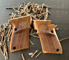 Beretta 20x 30x Grips - Walnut Wood Grips For Beretta 20x Bobcat   30x Tomcat