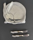 Vintage 1988 Arthur Court Aluminum Bunny Rabbit Cheese Plate   Spreaders Set