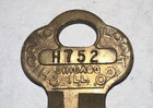 Vintage Chicago Lock Co Brass Key Made In Usa  h752 Bulk Peanut Gumball Machine