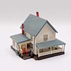 Bachmann N Scale Farm House - Built Building W  Figures