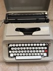 Vintage 1970s Underwood Model 319 Portable Manual Typewriter W hard Plastic Case