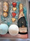 Luxury Pamper Gift Pack  Champagne  Bath Bombs  Ferrero Rochers  Chocs   Scent 
