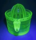 Vtg 1930s U s  Glass Company Green Uranium Handy Andy Juicer  Measures 2 Cups