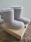 Ugg Bailey Bow Ii  size 7  Pale Smoke