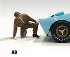 Race Day 1 1 24 Scale American Diorama Figurine Figure Iv Man Guy 2  Kneeling