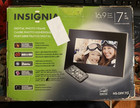 Insignia 7  Widescreen Lcd Digital Photo Frame Ns-dpf0712g