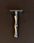 Razor That Gives A Mild Shave In New Condition 