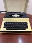 Royal Apollo 10 Typewriter W case    works