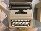 Vintage 1980s Underwood Model 319 Portable Manual Typewriter W hard Plastic Case