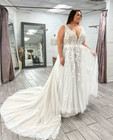 Bohemian Plus Size Wedding Dresses V Neck Lace Appliques Court Train Bridal Gown