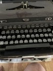 Vintage 1939-1940 Royal Quiet De Luxe Portable Typewriter   Case Needs Ribbon