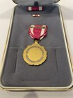 Vintage U s  Military Meritorious Service Medal Ribbon Bar  Lapel Pin   Case Set