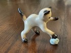 Vtg Hagen Renaker Siamese Kitten Cat W blue Ball Of Yarn Figurine