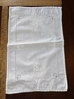 Vtg White Linen Runner Doily Cutwork   Embroidery 15 5x10 5   table Dresser Scarf