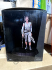 Diamond Select Star Wars Rey  jakku  1 6 Scale Statue Damaged Box