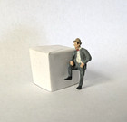 Arttista  1126 - Man In Suit With Foot Up - O Scale Figure - Model Trains New