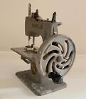 Antique Singer Child s Toy Sewing Machine No  20 Hand Crank   Salesman Sample