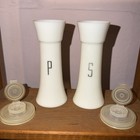 Vtg Tupperware 6  Hourglass Salt   Pepper Shaker Set White 718 With Lids