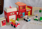 Vintage Fisher Price Little People Complete Play Family Village  997 -  Fpb017