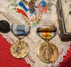 Ww1 New York State Medal  numbered  Victory Medal  Pin And Hankie- Vets Estate