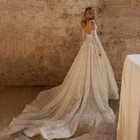 Sexy A Line Bridal Gown V-neck Sleeveless Lace Wedding Dresses Backless Princess