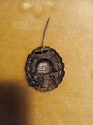 German War Medal Helmet   Swords On Front Pin Back Original Wound Badge