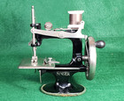   1922 Singer 20   Toy Sewing Machine   Serviced   Sews Smoothly  