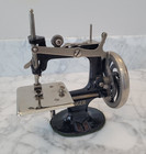 Vintage Collectible Miniature Singer Sewhandy Child s Sewing Machine Model 20