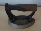 Antique Sensible  6 N r s    Co Old Sad Iron With Wooden Handle Vintage Cast 4 