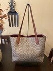Authentic Coach Tote Medium Zip