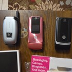 Motorola W490 Flip Cell Phones Mixed Lot W  Manuals  Charger   Accessories