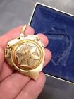 Vtg Avon 1972 Gold Tone Leaf Solid Perfume Glace Compact Pin Brooch Faux Pearl