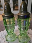 Rare  Indiana Glass Tea Room Green Depression Glass Uranium Salt Pepper Shaker 