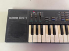 Casio Sk-1 32-key Lofi Sampling Keyboard Electronic Piano  Black Used