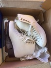 Women   s White Ice Skates
