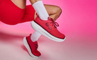 Oofos Women   s Size 9 Oomy Stride Berry  160 Msrp