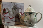Pfaltzgraff Winterberry Sculpted 6 Cups Teapot