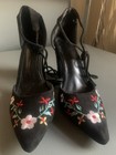Women   s Floral Chunky High Heel  Pointed Toe Size 11 Shoes
