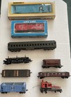 Ho Scale Model Trains Mixed Lot Of 16 Ho Cars