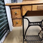 Old Antique C1921 Singer Treadle Sewing   machine Table   In Oak   cabinet   
