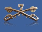 U s Military 7th Cavalry Pin Metal Hat Badge Crossed Sabers Swords George Custer