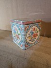 Vintage Tin By Daher Long Island  N y  Made In England Hinged Lid Pink Florals