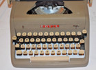 Vtg  Royal Quiet De Luxe Portable Manual Typewriter   Case