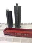 Ho Scale 2 Large Tanks With Ladders